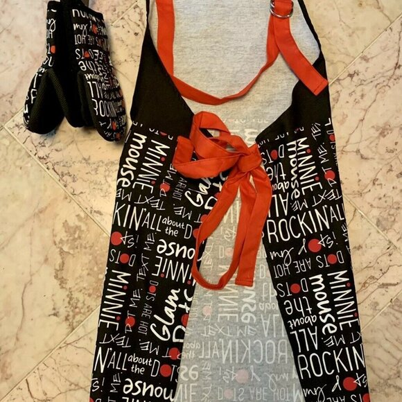 NEW Disney Minnie Mouse 3pc Apron & Mitts Set - Picture 3 of 4